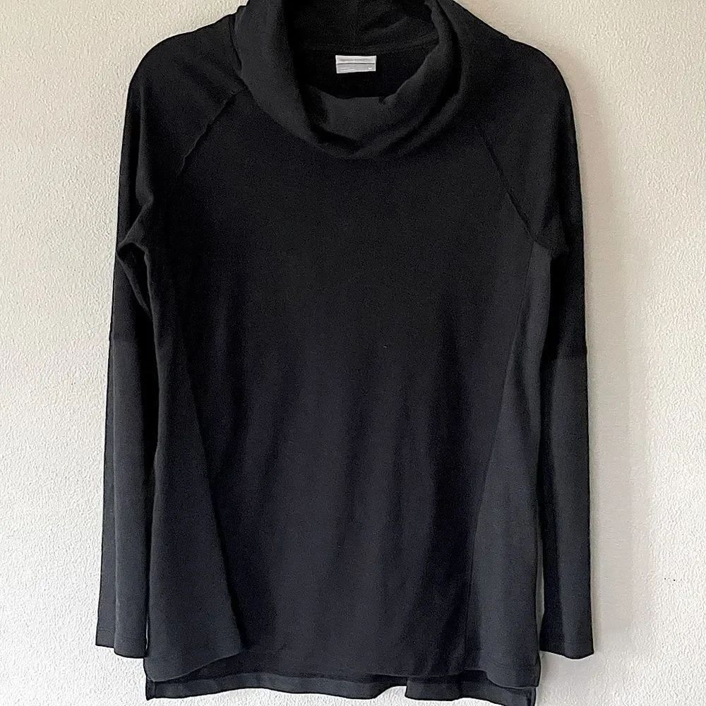 Columbia Black Long Sleeve High Neck Shirt. Size Medium.